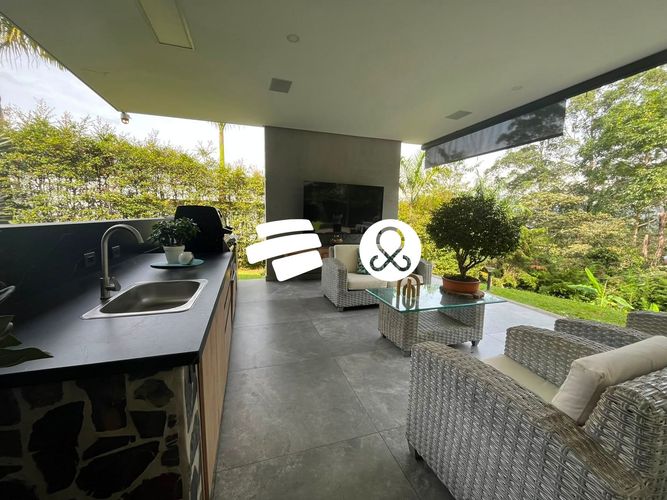 Casa de 5 alcobas en venta en Zona Centro, Envigado · foto 15 de 24