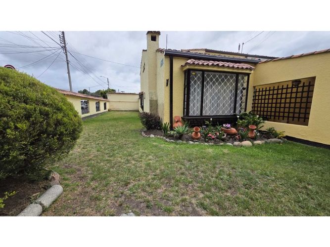 Casa de 3 alcobas en venta en Villa Magdala, Bogotá, 238 m² · foto 2 de 5