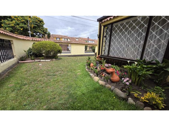 Casa de 3 alcobas en venta en Villa Magdala, Bogotá, 238 m² · foto 3 de 5