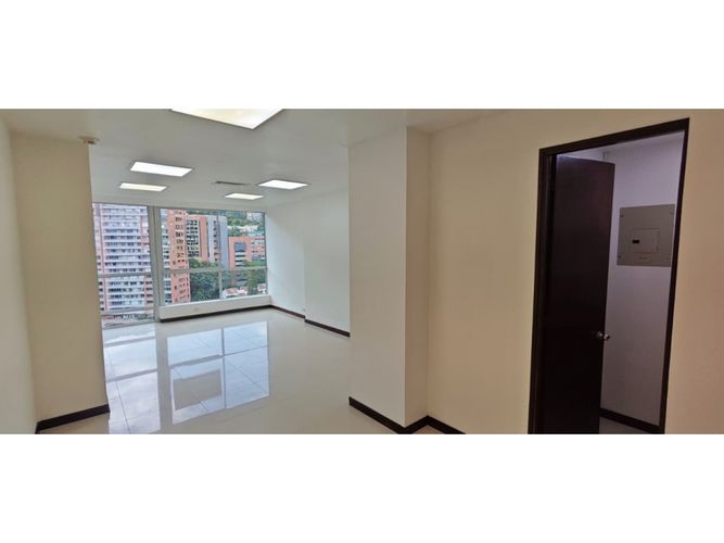 Oficina en arriendo en El Tesoro, Medellín, 34 m² · foto 2 de 5