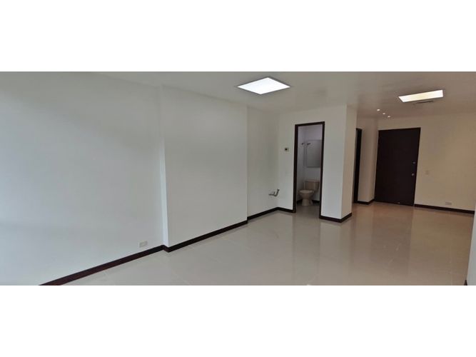 Oficina en arriendo en El Tesoro, Medellín, 34 m² · foto 3 de 5