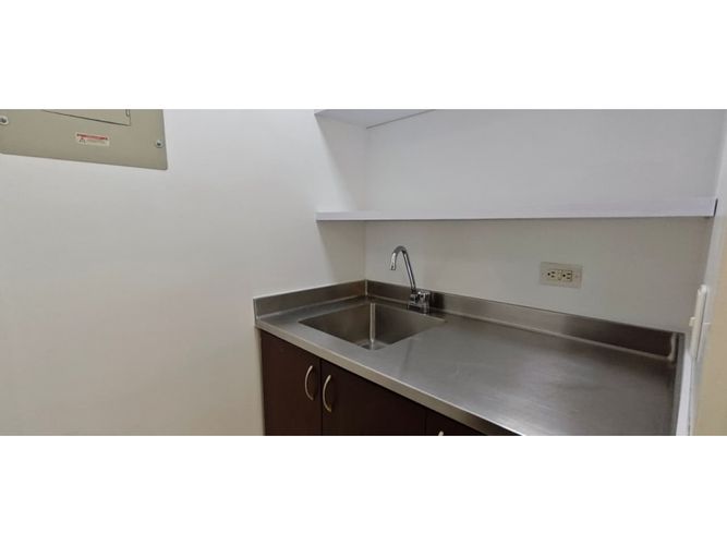 Oficina en arriendo en El Tesoro, Medellín, 34 m² · foto 4 de 5