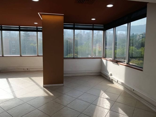 Oficina en arriendo en El Poblado, Medellín, 60 m² · foto 2 de 9