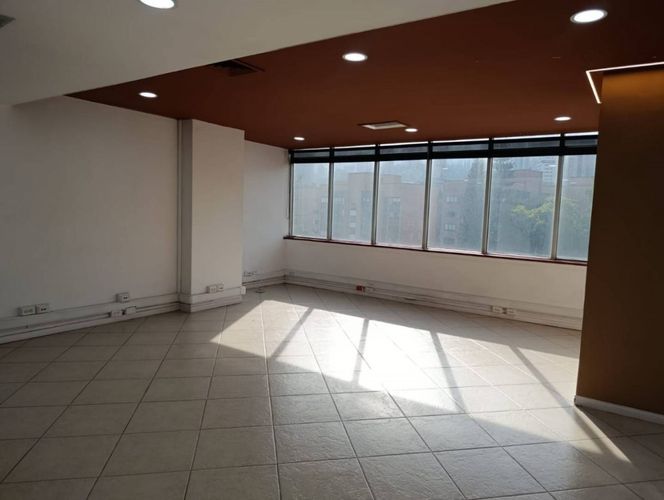 Oficina en arriendo en El Poblado, Medellín, 60 m² · foto 3 de 9