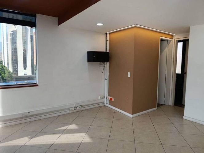 Oficina en arriendo en El Poblado, Medellín, 60 m² · foto 4 de 9