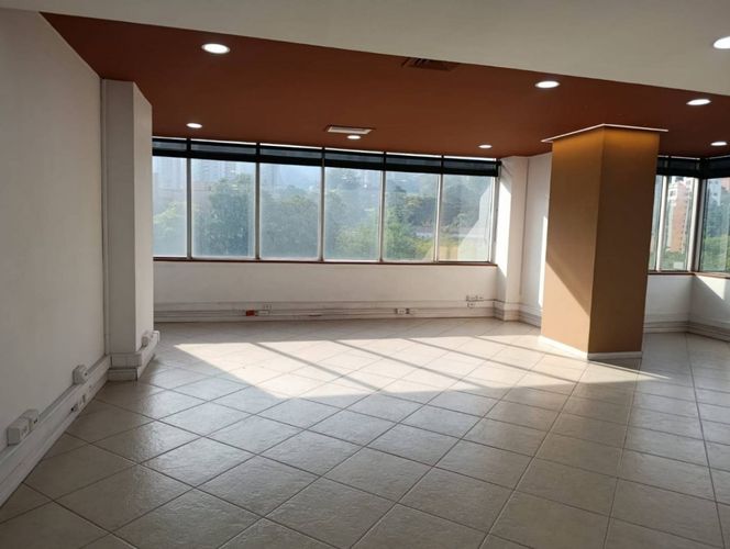 Oficina en arriendo en El Poblado, Medellín, 60 m² · foto 6 de 9