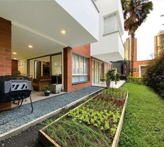 Casa de 4 alcobas en venta en Monteazul, Sabaneta, 528 m² · foto 2 de 16