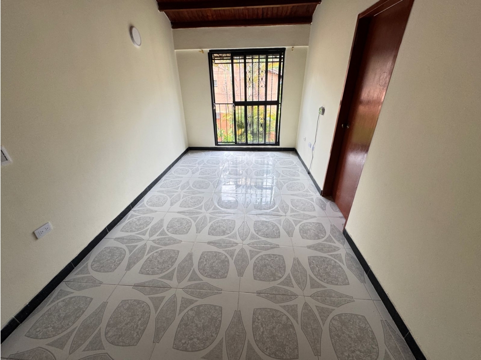 Apartamento en venta en San Antonio De Prado, Medellín · foto 2 de 15