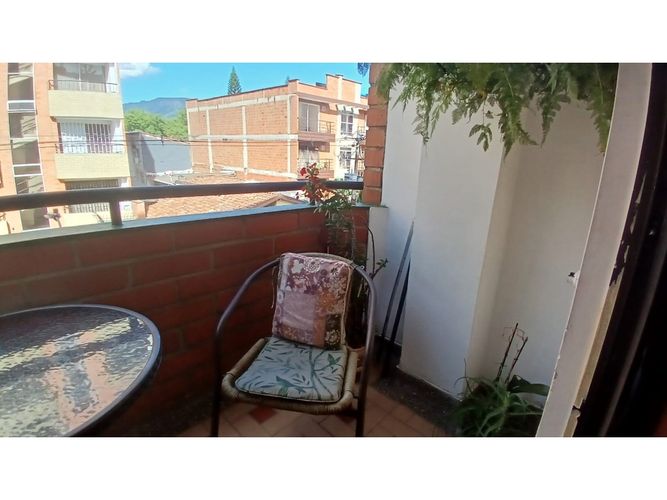 Apartamento de 4 alcobas en venta en Laureles, Medellín, 97 m² · foto 3 de 20