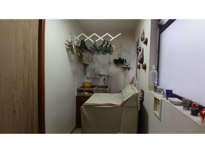 Apartamento de 4 alcobas en venta en Laureles, Medellín, 97 m² · foto 9 de 20