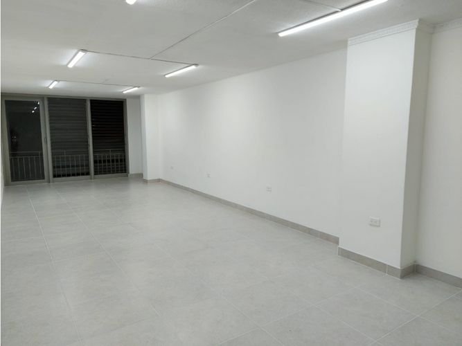 Oficina en venta en La Candelaria, Medellín, 48 m² · foto 2 de 13