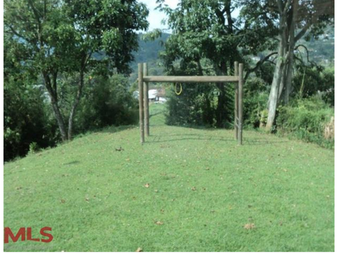 Casa de 4 alcobas en venta en Asturias, La Estrella, 400 m² · foto 2 de 17