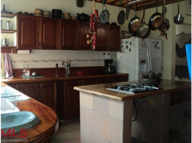 Casa de 4 alcobas en venta en Asturias, La Estrella, 400 m² · foto 3 de 17