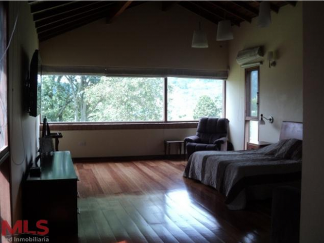 Casa de 4 alcobas en venta en Asturias, La Estrella, 400 m² · foto 8 de 17