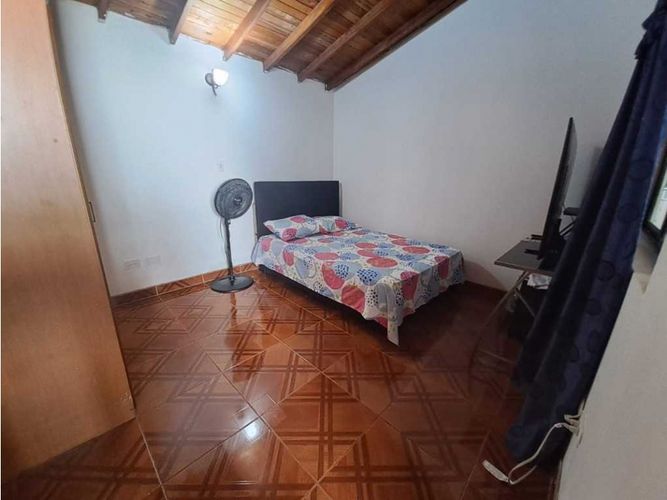 Casa de 9 alcobas en venta en Palermo, Medellín, 247 m² · foto 5 de 9