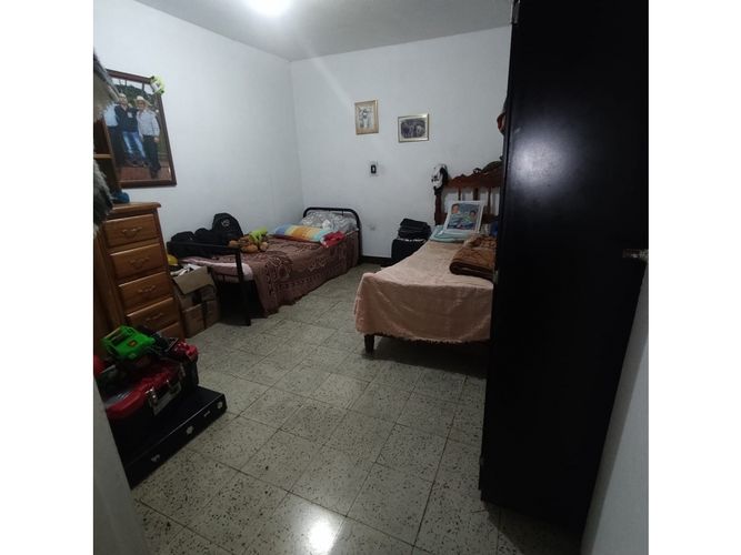Casa de 12 alcobas en venta en San Gabriel, Itagüí, 256 m² · foto 5 de 24