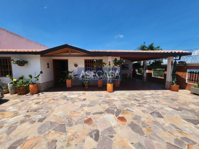 Casa de 3 alcobas en venta en Ruitoque, Girón, 821 m² · foto 3 de 20