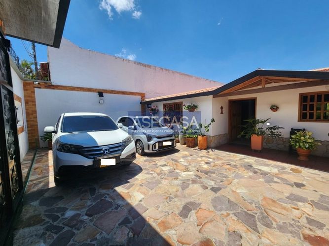 Casa de 3 alcobas en venta en Ruitoque, Girón, 821 m² · foto 4 de 20