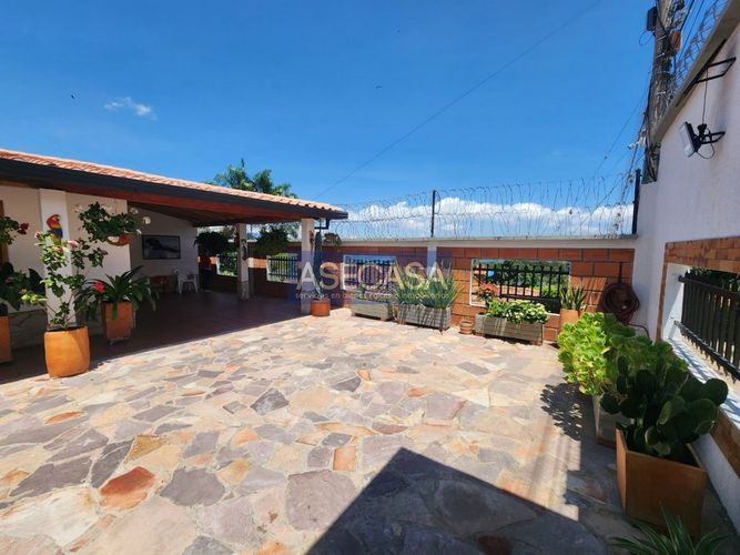 Casa de 3 alcobas en venta en Ruitoque, Girón, 821 m² · foto 5 de 20