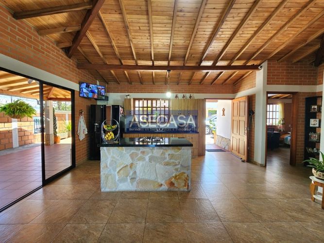 Casa de 3 alcobas en venta en Ruitoque, Girón, 821 m² · foto 6 de 20
