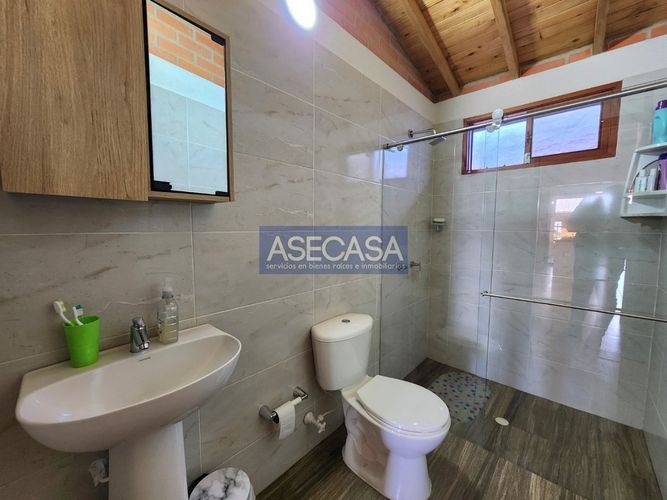 Casa de 3 alcobas en venta en Ruitoque, Girón, 821 m² · foto 12 de 20
