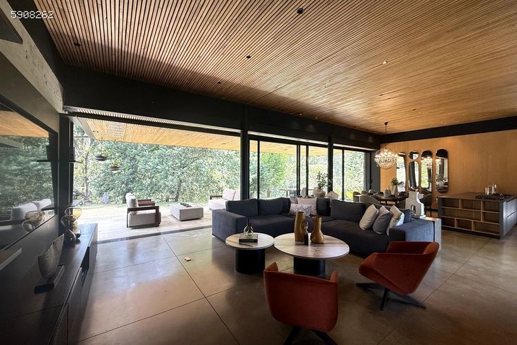Casa de 3 alcobas en arriendo en Las Palmas, Envigado, 390 m² · foto 2 de 24