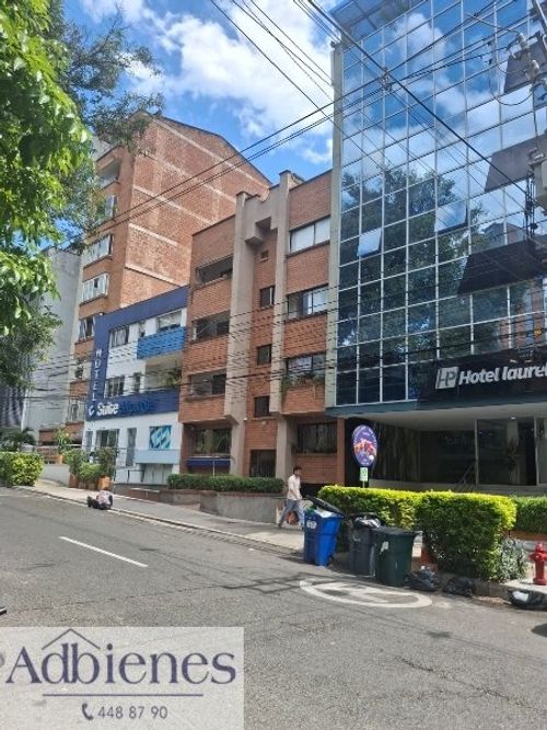Casa de 4 alcobas en venta en Laureles, Medellín, 200 m² · foto 3 de 8
