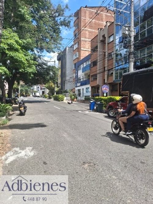 Casa de 4 alcobas en venta en Laureles, Medellín, 200 m² · foto 4 de 8