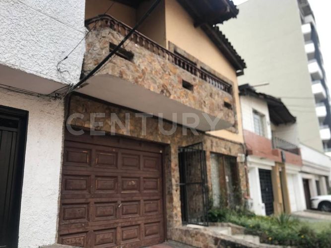 Casa de 5 alcobas en venta en Simon Bolivar, Medellín, 260 m² · foto 3 de 10
