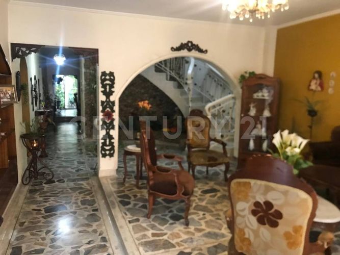 Casa de 5 alcobas en venta en Simon Bolivar, Medellín, 260 m² · foto 7 de 10