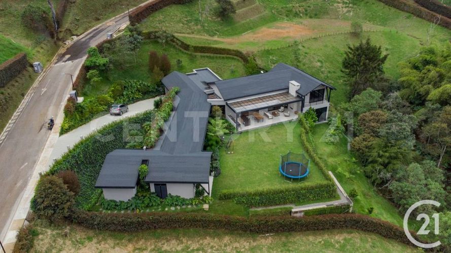 Casa de 5 alcobas en venta en Guayabito, El Retiro, 560 m² · foto 2 de 24