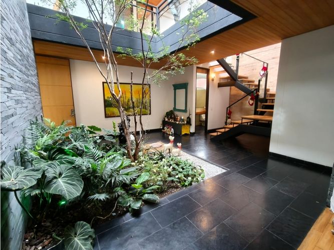 Casa de 4 alcobas en venta en Loma Del Esmeraldal, Envigado, 345 m² · foto 2 de 24