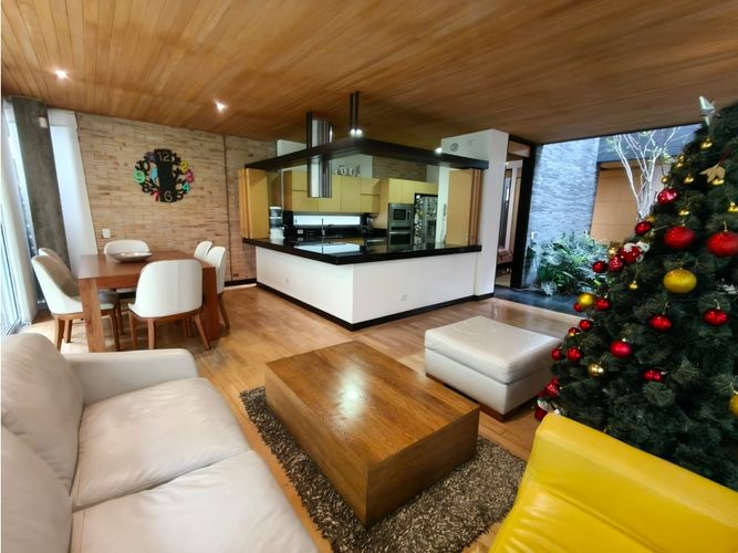 Casa de 4 alcobas en venta en Loma Del Esmeraldal, Envigado, 345 m² · foto 4 de 24