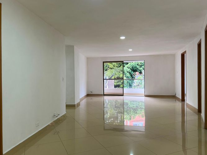 Apartamento de 3 alcobas en arriendo en Loma Del Esmeraldal, Envigado, 125 m² · foto 2 de 17