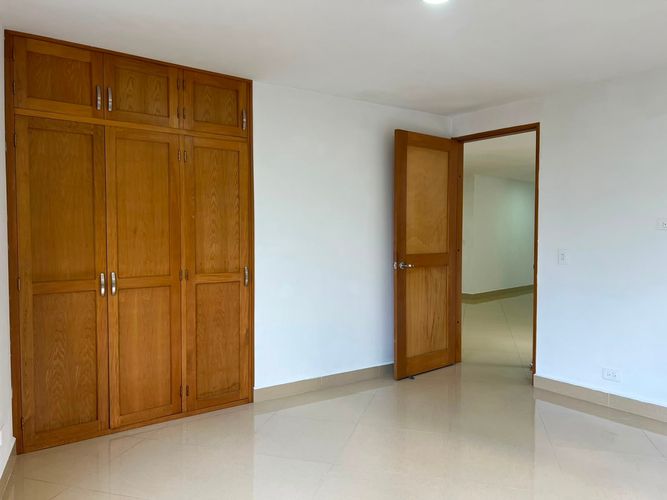 Apartamento de 3 alcobas en arriendo en Loma Del Esmeraldal, Envigado, 125 m² · foto 12 de 17