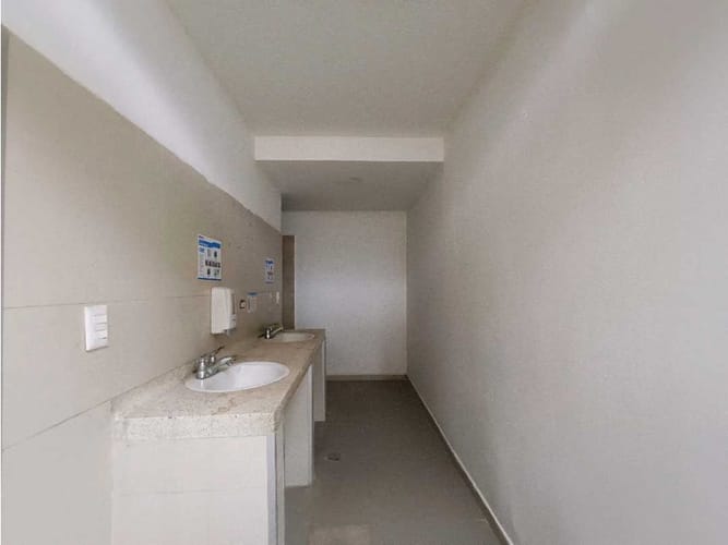 Local en arriendo en El Centro, Manizales, 738 m² · foto 2 de 24