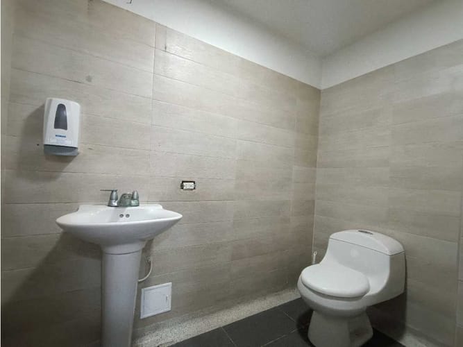 Local en arriendo en El Centro, Manizales, 738 m² · foto 13 de 24