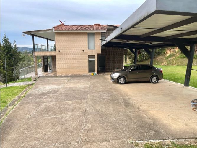 Casa de 3 alcobas en arriendo en La Mosquita, Rionegro, 300 m² · foto 2 de 24