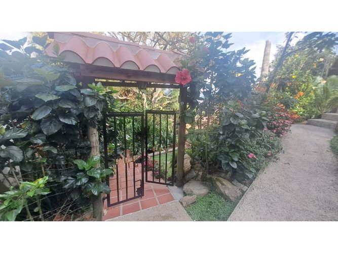 Casa de 3 alcobas en venta en Pan De Azucar, Sabaneta, 541 m² · foto 2 de 12