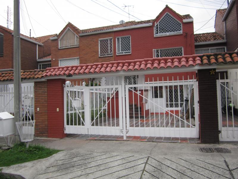 Casa en venta en Niza, Bogotá · foto 2 de 24