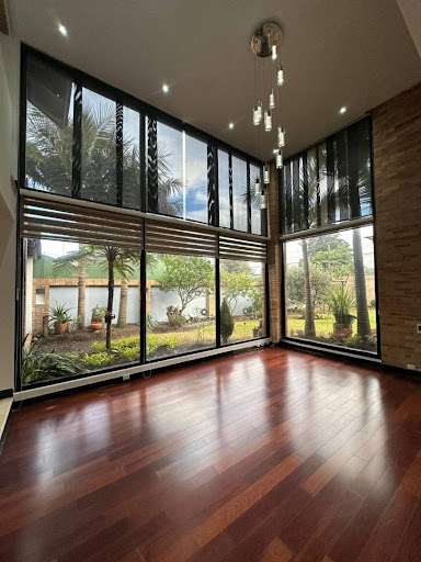 Casa en venta en San Jose De Bavaria, Bogotá · foto 2 de 24