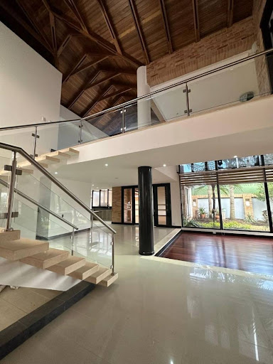 Casa en venta en San Jose De Bavaria, Bogotá · foto 3 de 24