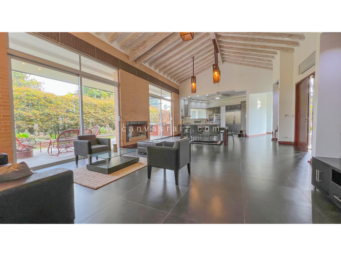 Casa de 3 alcobas en venta en Llano Grande, Rionegro, 432 m² · foto 2 de 17