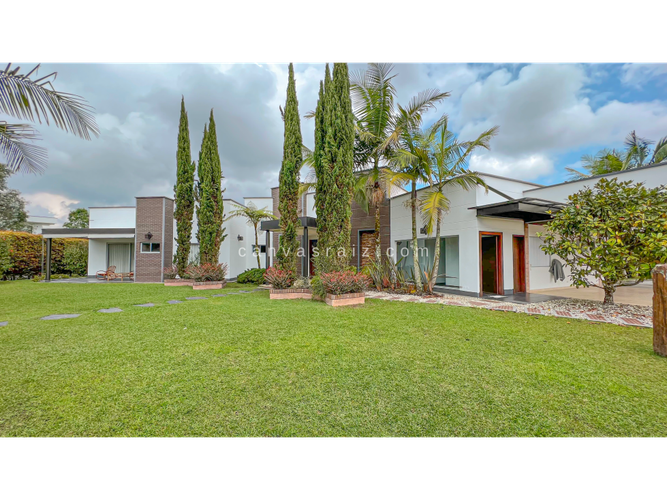 Casa de 3 alcobas en venta en Llano Grande, Rionegro, 432 m² · foto 3 de 17