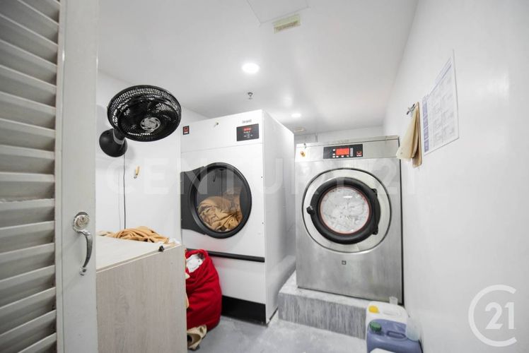 Edificio en venta en Laureles, Medellín, 1060 m² · foto 21 de 23