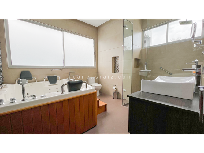 Casa de 3 alcobas en venta en Llano Grande, Rionegro, 432 m² · foto 12 de 17