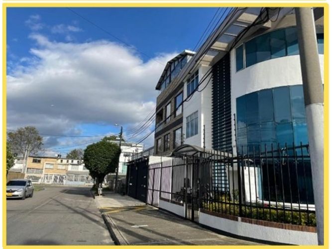 Casa en venta en Barrios Unidos, Bogotá, 505 m² · foto 3 de 9