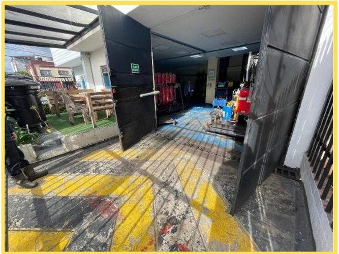 Casa en venta en Barrios Unidos, Bogotá, 505 m² · foto 8 de 9
