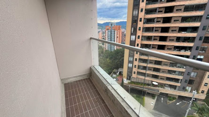 Apartamento de 2 alcobas en arriendo en Castropol, Medellín, 80 m² · foto 5 de 15