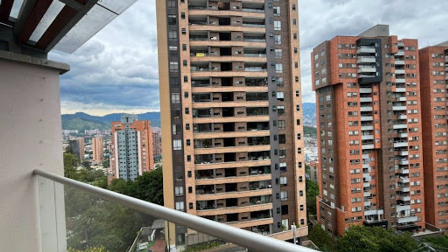 Apartamento de 2 alcobas en arriendo en Castropol, Medellín, 80 m² · foto 6 de 15
